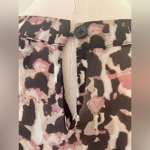 Ann Taylor Sleeveless Sheer Animal Print Ruffle Top | Size 4 - Picture 6 of 9